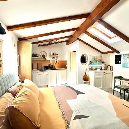דירה Tipitapi Attic Dreamy Studio, Off-site Parking רוביני