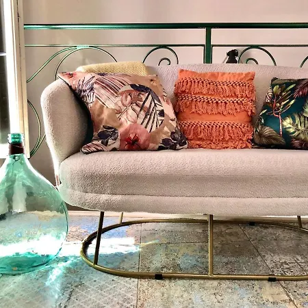 Tipitapi Attic Dreamy Studio, Off-site Parking רוביני