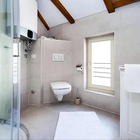 דירה Tipitapi Attic Dreamy Studio, Off-site Parking רוביני