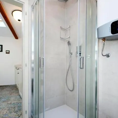 Tipitapi Attic Dreamy Studio, Off-site Parking רוביני
