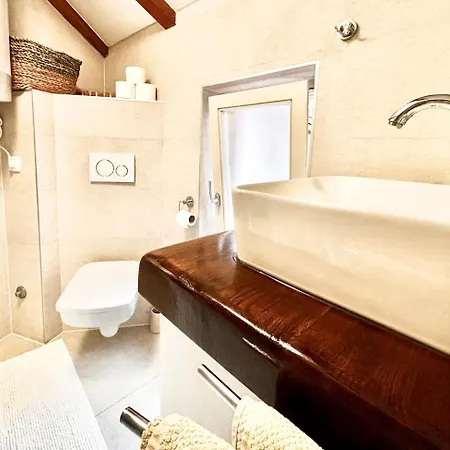 Tipitapi Attic Dreamy Studio, Off-site Parking *