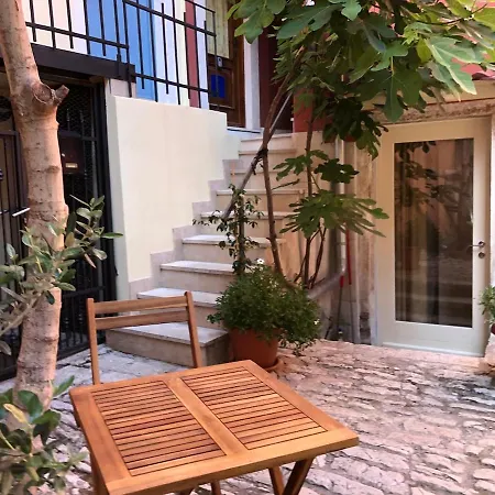 דירה Tipitapi Attic Dreamy Studio, Off-site Parking